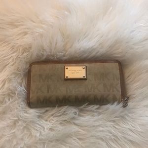 Micheal Kors wallet